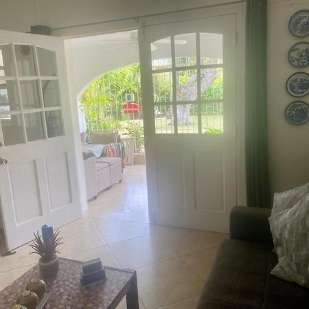 West Coast 1 Bedroom Apartment 66 - Close To Beach Saint James Exterior photo