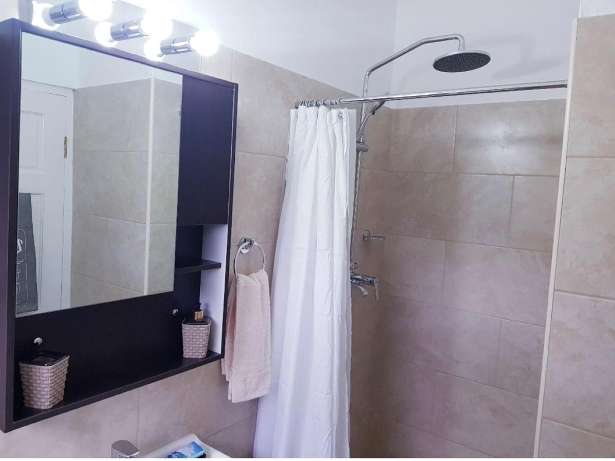West Coast 1 Bedroom Apartment 66 - Close To Beach Saint James Exterior photo