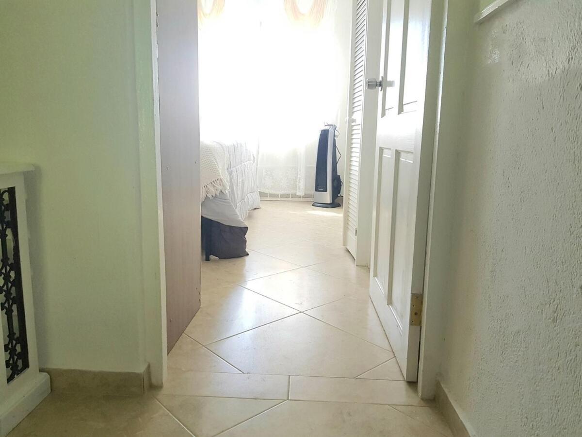 West Coast 1 Bedroom Apartment 66 - Close To Beach Saint James Exterior photo