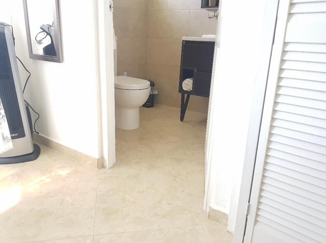 West Coast 1 Bedroom Apartment 66 - Close To Beach Saint James Exterior photo